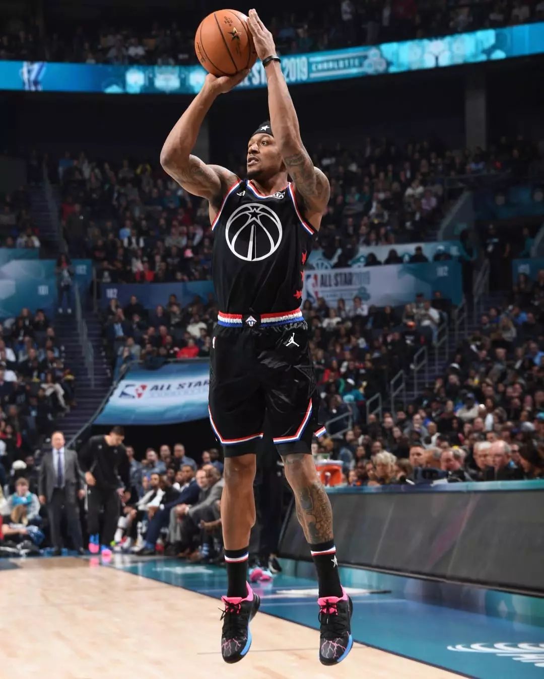 据知情人士 据知情人士